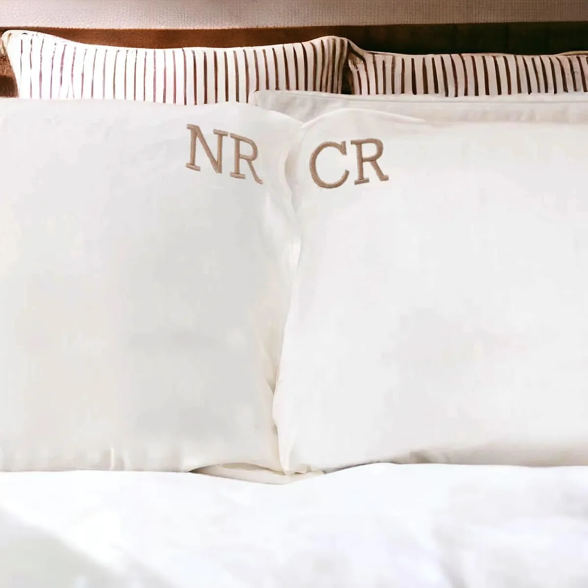 Lenzuola e Federe con Ricamo Iniziali Personalizzato